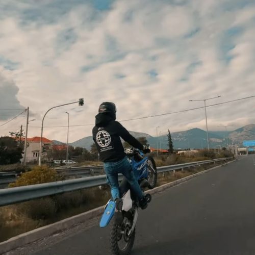 Εντοπισμός δύο οδηγών για επικίνδυνη οδήγηση μέσω social media
