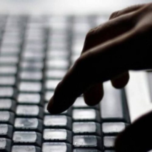 Γνωστή influencer στο «στόχαστρο» της Δίωξης Ηλεκτρονικού Εγκλήματος – Διαφήμιζε παράνομα site
