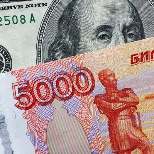 Υποχωρεί το ρούβλι έναντι δολαρίου και γουάν