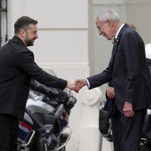 Ο Ζελένσκι εξασφαλίζει «μη στρατιωτική υποστήριξη» από την Αυστρία