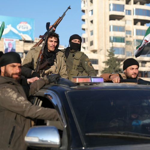 Σφαγή στη Συρία: Συνεχίζονται οι θρησκευτικές σφαγές με πάνω από 100 νεκρούς