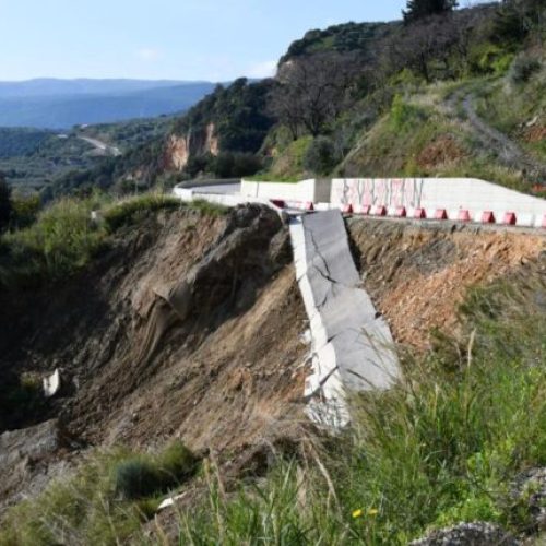 «ΕΛΛΑΔΑ 2.0»: ΔΡΟΜΟΣ ΚΑΤΑΡΡΕΕΙ ΠΡΙΝ ΚΑΝ ΠΑΡΑΔΟΘΕΙ – Με υπογραφή Αγοραστού (Φωτό)