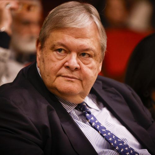 Ο ομότιμος καθηγητής Νομικής και πρώην αντιπρόεδρος της Κυβέρνησης Ευάγγελος Βενιζέλος, παρευρίσκεται στην αναγόρευση της Μαρίας Τελαλιάν ως επίτιμη διδάκτορας της Νομικής Σχολής του ΑΠΘ, Θεσσαλονίκη, Δευτέρα 10 Μαρτίου 2025. ΑΠΕ-ΜΠΕ/ΑΠΕ-ΜΠΕ/ΑΧΙΛΛΕΑΣ ΧΗΡΑΣ