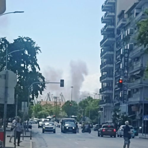 Φωτιά στο Καλοχώρι Θεσσαλονίκης – Ήχησε το 112 για επικίνδυνους καπνούς πάνω απ τη Θεσσαλονίκη