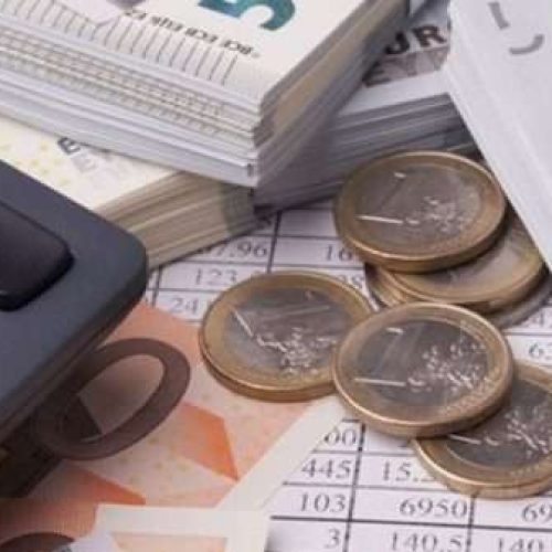 Αυτά τα επιδόματα θα επηρεάζονται από την αύξηση του κατώτατου μισθού – Δείτε τι αλλάζει