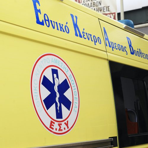 Ασθενοφόρο του ΕΚΑΒ στην είσοδο του Λαϊκού Νοσοκομείου, Πέμπτη 8 Ιουνίου 2023. ΑΠΕ-ΜΠΕ/ΑΠΕ-ΜΠΕ/ ΑΛΕΞΑΝΔΡΟΣ ΒΛΑΧΟΣ