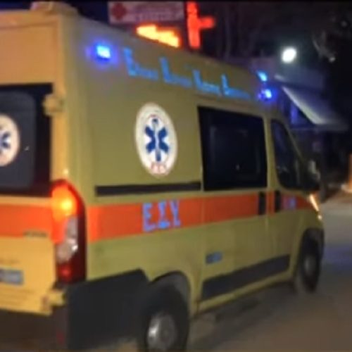 ΤΡΟΧΑΙΟ – ΣΟΚ – «Εκανε σούζα» και «καρφώθηκε» σε φορτηγάκι – ΔΙΑΣΩΛΗΝΩΜΕΝΑ 2 άτομα – 23χρονη υπέστη «ανακοπή»