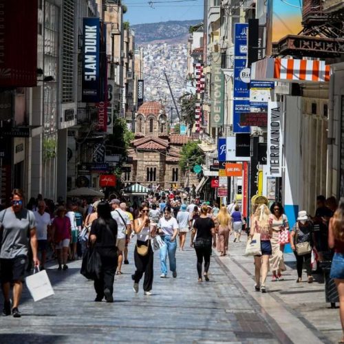 Θερινές εκπτώσεις: «ΠOTE ΞΕΚΙΝΟΥΝ» – Τι πρέπει να προσέξετε