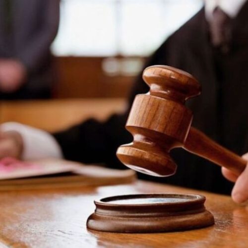 Κύκλωμα συμβολαιογράφων μοίραζε άδειες παραμονής με αναγνώριση πατρότητας σε παιδιά Ρομά