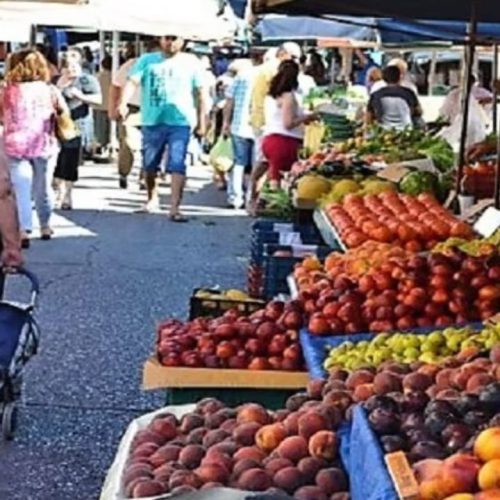 Ξεσηκωμός στις λαϊκές: 24ωρη απεργία την Τετάρτη