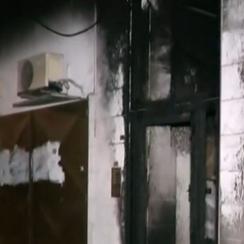 Τρόμος στην Καλαμαριά: Τρία γκαζάκια “λαμπάδιασαν” πιλοτή πολυκατοικίας