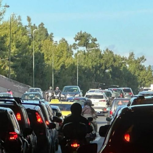 Κίνηση… εφιάλτης: Κηφισίας, Κηφισός και Αθηνών στο «κόκκινο» – 30 λεπτά καθυστέρηση στην Αττική Οδό!