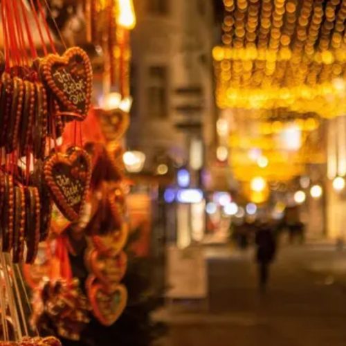 Τα τελευταία μέτρα ασφαλείας, τοποθετούνται στην χριστουγεννιάτικη αγορά της Βόννης.