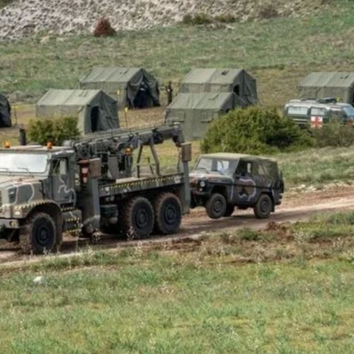 ΣΚΟΤΩΘΗΚΕ 19ΧΡΟΝΟΣ ΟΠΛΙΤΗΣ ΣΕ ΠΕΔΙΟ ΒΟΛΗΣ ΣΤΗ ΡΟΔΟ, ΑΚΡΩΤΗΡΙΑΣΤΗΚΕ 39ΧΡΟΝΟΣ ΕΠΙΛΟΧΙΑΣ ΑΠΟ ΕΚΡΗΞΗ ΧΕΙΡΟΒΟΜΒΙΔΑΣ