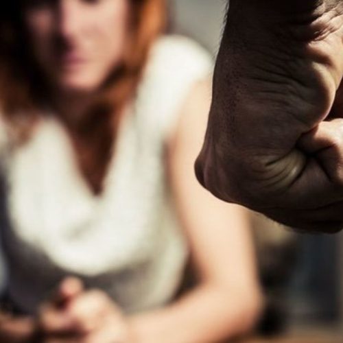 Θρίλερ στη Θάσο: 55χρονος μαχαίρωσε την πρώην σύζυγό του – Σε κρίσιμη κατάσταση η γυναίκα
