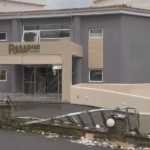 Ανεμοστρόβιλος σάρωσε τη Φοινικούντα: σπίτια και επιχειρήσεις σε καταστροφή – δείτε φωτο
