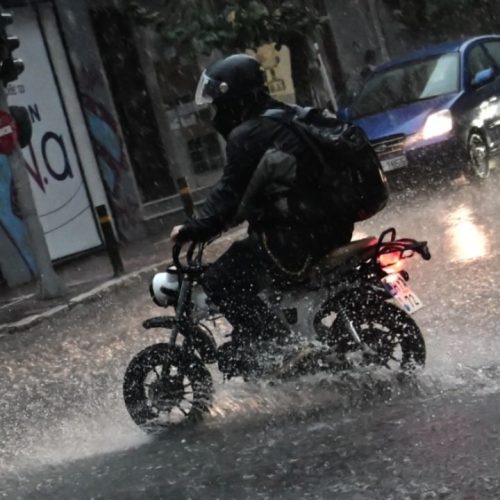 Κακοκαιρία Adel: Χαλάζι και καταιγίδες σαρώνουν την Αττική – Σχολεία κλειστά έως το μεσημέρι