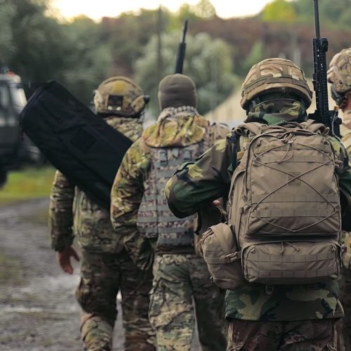 Στο χείλος της απόφασης: Η ΕΕ μπορεί να απαγορεύσει την άρνηση εμβολιασμού στους στρατιωτικούς