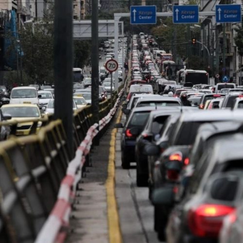Στο κόκκινο η Αθήνα: Μποτιλιάρισμα σε Κηφισό, Κηφισίας και κέντρο – Τροχαίο στο Χαλάνδρι προκαλεί καθυστερήσεις