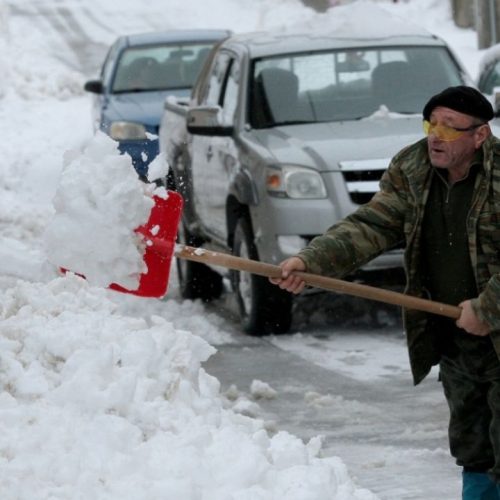 Το ελληνικό χωριό–ψυγείο: Εκεί όπου χιονίζει μέχρι… τον Ιούνιο