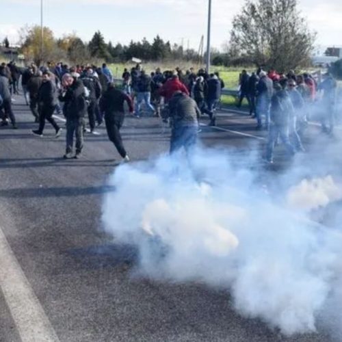 Αποτυγχάνει το σχέδιο του κοινωνικού αυτοματισμού – Στο πλευρό των αγροτών η κοινωνία