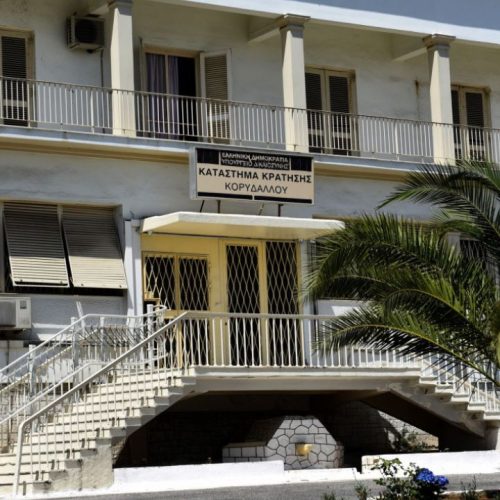 Έφοδος στις φυλακές Κορυδαλλού: Κινητά, ναρκωτικά και αιχμηρά αντικείμενα στα κελιά