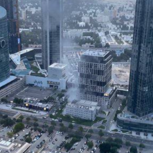 Ιρανική επιδρομή με μη επανδρωμένο αεροσκάφος έπληξε κτίριο στο Διεθνές Χρηματοοικονομικό Κέντρο του Ντουμπάι (DIFC) νωρίτερα σήμερα.