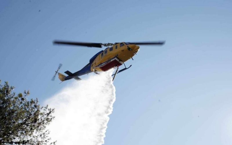 Φωτιά τώρα στην Άνδρο, 112 για εκκένωση της Παλαιόπολης
