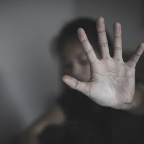 Ανησυχία στη Ρόδο – Άνδρας κυνηγούσε ανήλικες και τις έβαλε σε σοκ με ασεβείς πράξεις
