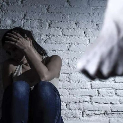 Ρόδος: 31χρονη «καταγγέλλει» τον σύντροφό της για απειλή με μαχαίρι και ξυλοδαρμό!