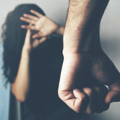 Στρατιωτικός «καταδικάστηκε» για ενδοοικογενειακή βία και κλοπή από περίπτερο
