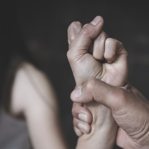 Σκηνικό «τρόμου» – Απείλησε και άρπαξε βίαια την πρώην σύντροφό του