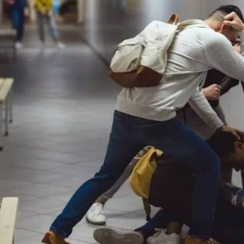 Ανήλικοι «ξυλοκόπησαν» 16χρονο στην Πάτρα – Μεταφέρθηκε με «σοβαρά» τραύματα σε νοσοκομείο της Αθήνας