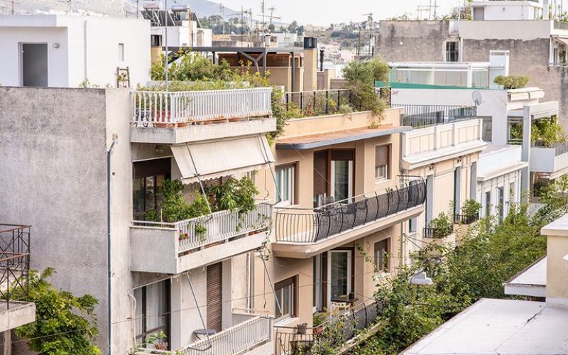 «Ονειρο απατηλό» η προσιτή στέγαση στην Ελλάδα – Εκρηκτική αύξηση μέσα σε ένα χρόνο