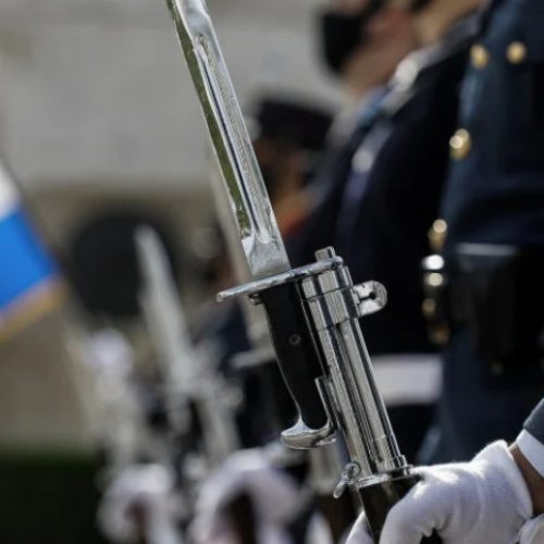 Σκάνδαλο στα ΕΑΣ: Ματαιώθηκε η προμήθεια των 72.154 κρανών για τις Ένοπλες Δυνάμεις – Στον αέρα η ασφάλεια των στρατιωτών μας