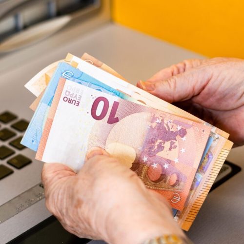 Αναδρομικά: Πώς θα πρέπει να φορολογούνται ύστερα από δικαστικές αποφάσεις – Τι αναφέρει ο Συνήγορος του Πολίτη
