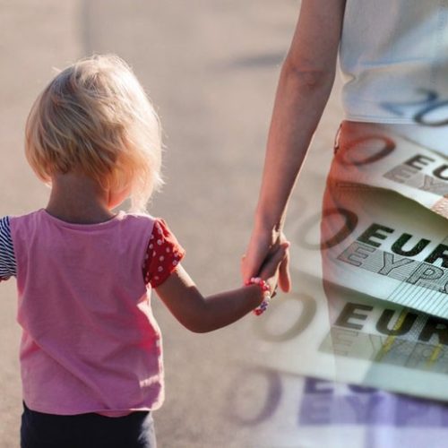 Ο Μητσοτάκης «παίρνει πίσω» την αύξηση του επιδόματος τέκνου – Προτιμά να το δώσει στους «λαθρομετανάστες»