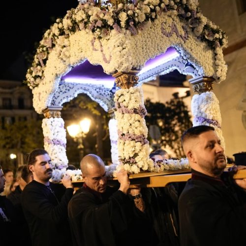 ΑΤΙΜΑΣΤΗΚΕ ΠΕΡΙΦΟΡΑ ΕΠΙΤΑΦΙΟΥ – Πακιστανοί αλληλομαχαιρώθηκαν μπροστά σε οικογένειες και παιδιά!