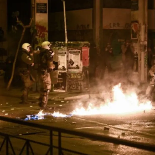 Νέα επίθεση με μολότοφ στα Εξάρχεια χωρίς τραυματισμούς