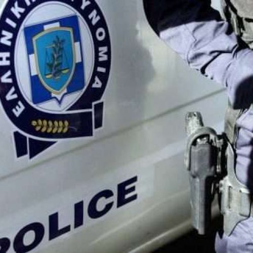 ΣΚΗΝΕΣ ΠΑΝΙΚΟΥ από «οπλισμένο» άνδρα – Αλλοδαπός απειλούσε περαστικούς πολίτες σε παραλία