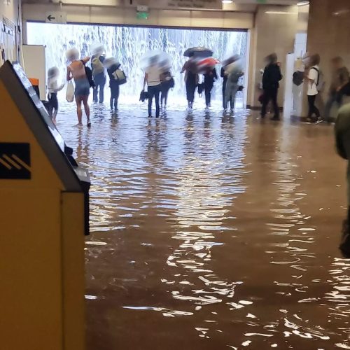 Υποβρύχιο το μετρό της Αθήνας ( Βίντεο)
