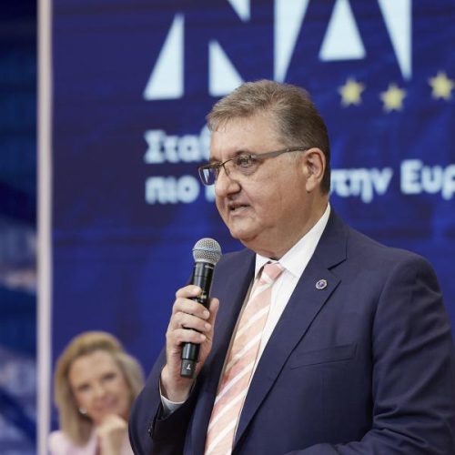 Ο πρόεδρος με τη σύριγγα –  Ο Εξαδάκτυλος στην καρέκλα του πειθαρχικού!