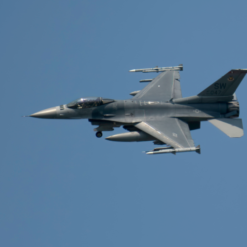 Απογειώθηκαν ελληνικά F-16 για αναχαίτιση ύποπτου αντικειμένου στην Κύπρο – Πτήση της Aegean επέστρεψε στην Αθήνα