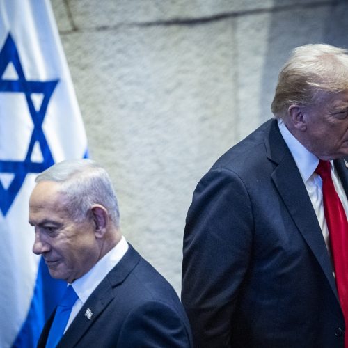 U.S. President Donald Trump with Israeli Prime Minister Benjamin Netanyahu during a special plenum session in honor of President Trump at the Knesset, Israel’s parliament in Jerusalem, on October 13, 2025. Photo by Yonatan Sindel/Flash90 *** Local Caption *** בנימין נתניהו
ראש הממשלה
כנסת
מליאה
ארצות הברית
ישראל
נשיא
דונלד טראמפ
הסכם
מלחמה