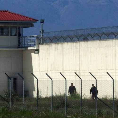Συναγερμός στις φυλακές Τρικάλων: Drone με κινητά καταρρίφθηκε από την εξωτερική φρουρά!