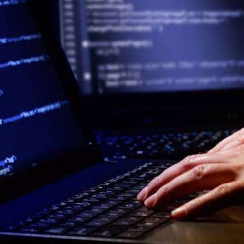 Συναγερμός στις ΗΠΑ: Χάκερ υποστηρίζουν ότι έκλεψαν δεδομένα χιλιάδων εργαζομένων του FBI
