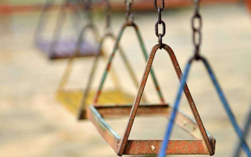 17χρονος οδηγός μηχανής παρέσυρε 5χρονο έξω από παιδική χαρά στην Τήνο