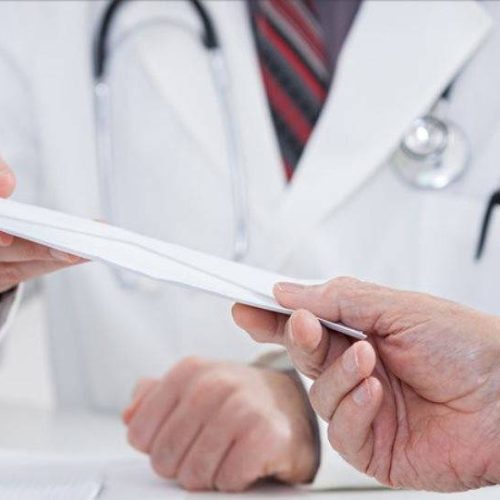Νοσοκομειακός γιατρός συνελήφθη επ’ αυτοφώρω την ώρα που έπαιρνε «φακελάκι» από συγγενή ασθενούς