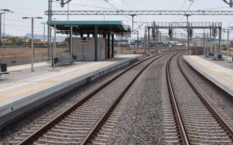Διακοπή της σιδηροδρομικής κυκλοφορίας και της ηλεκτροδότησης στο τμήμα Λάρισα – Ραψάνη λόγω πυρκαγιάς
