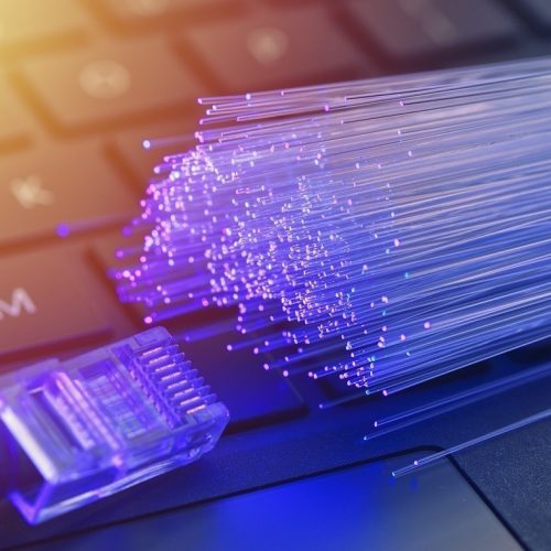 ΔΕΗ και Vodafone Ελλάδας διερευνούν τη δυνατότητα να ενώσουν τις δυνάμεις τους στις οπτικές ίνες
